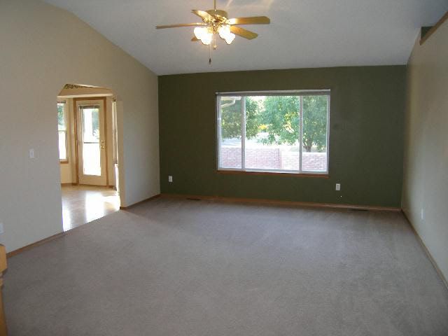 1607 E Southridge Ct, Derby, KS 67037