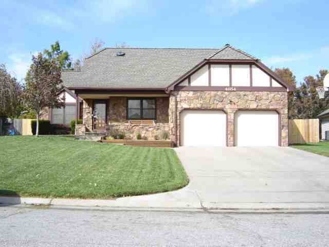 4654 N Farmstead Ct, Bel Aire, KS 67220
