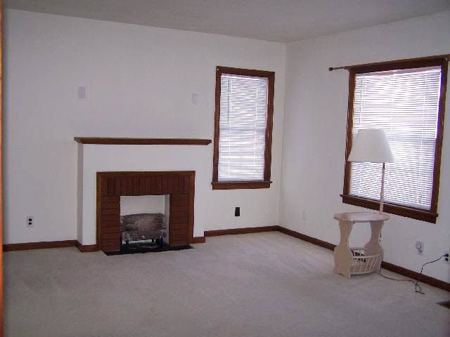209 S Walnut St, Newton, KS 67114