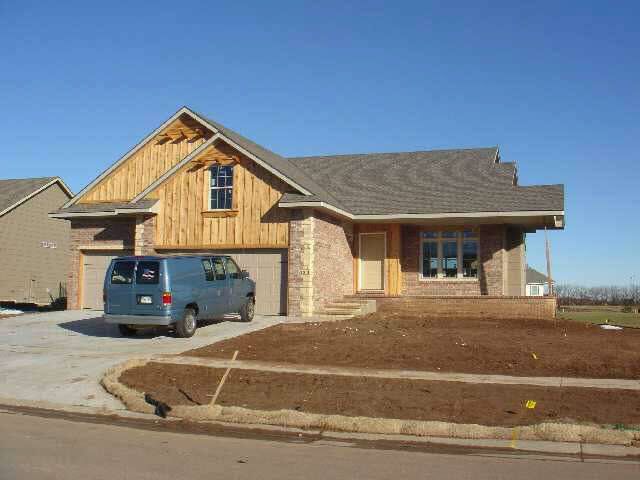 1012 Bel Arbor Cir, Derby, KS 67037