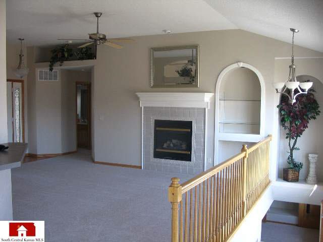 1922 Fox Run Cir, Wichita, KS 67207