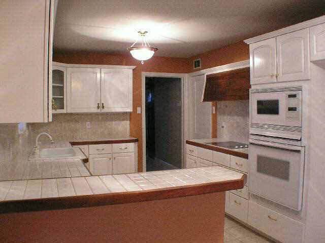 28 S Colonial, Wichita, KS 67207