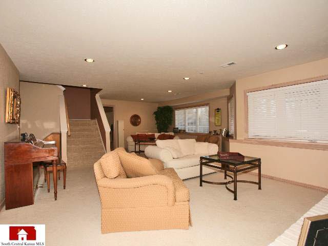 633 Glendevon, Andover, KS 67002