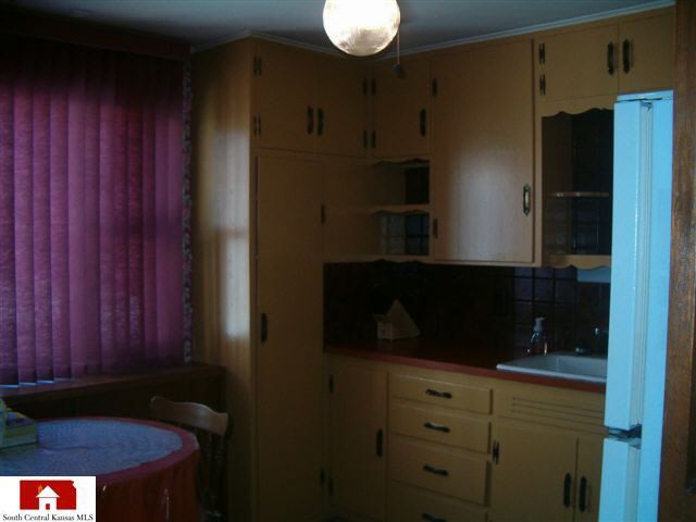 920 Holyoke, Wichita, KS 67218
