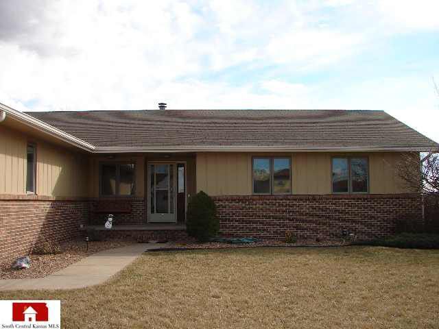 620 Quail Dr, Newton, KS 67114