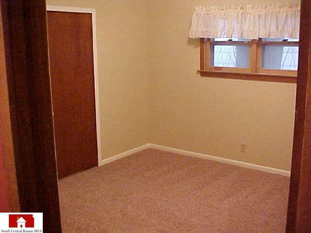 409 E 5th, Newton, KS 67114