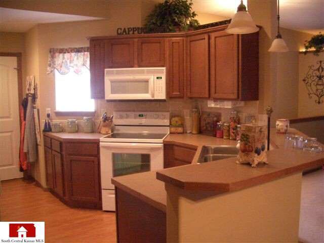 2725 E Keys Ct, Derby, KS 67037