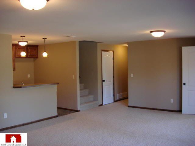 1847 Peckham Ct, Wichita, KS 67230