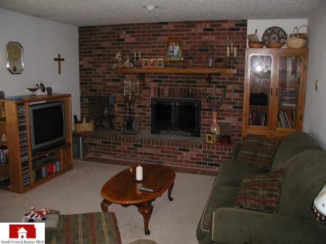 8 SE 4th St Ct, Newton, KS 67114