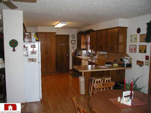 8 SE 4th St Ct, Newton, KS 67114