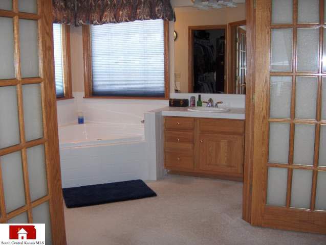 2129 E 98th St N, Valley Center, KS 67147