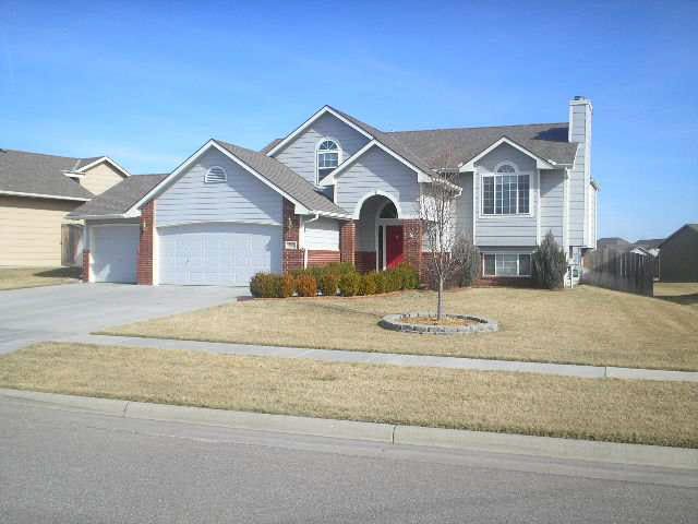 906 Timberleaf Dr, Derby, KS 67037