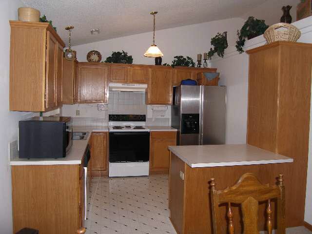 1505 E Spring Cir, Haysville, KS 67060