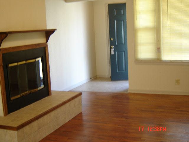 2827 E Conamore, Wichita, KS 67218