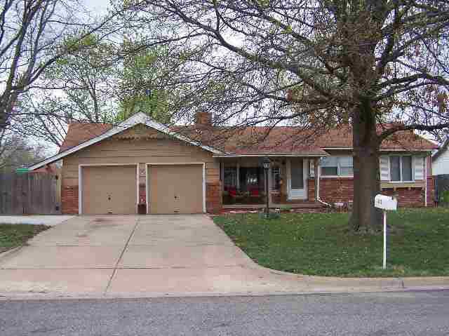6110 E Danbury, Bel Aire, KS 67220
