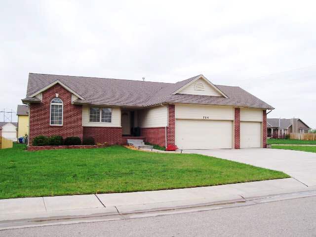 724 Timberleaf Cir, Derby, KS 67037