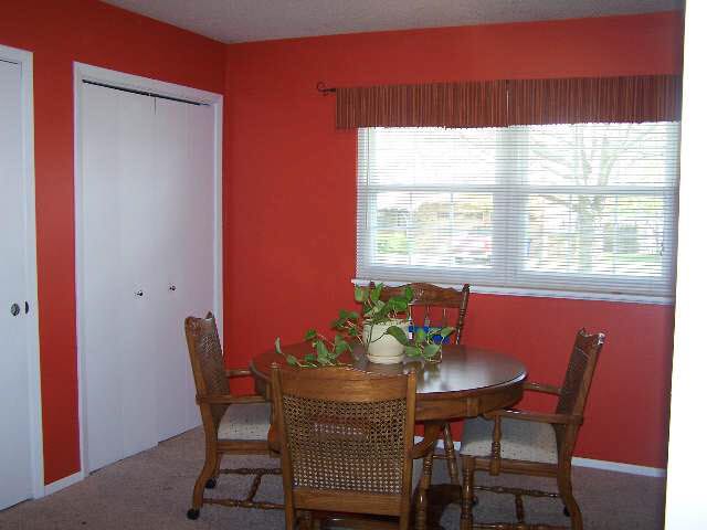 1024 W 10th, Newton, KS 67114