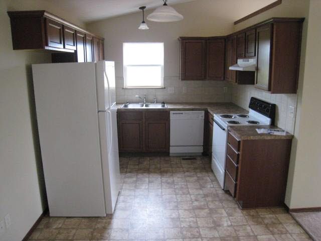 826 E Ramblewood, Derby, KS 67037