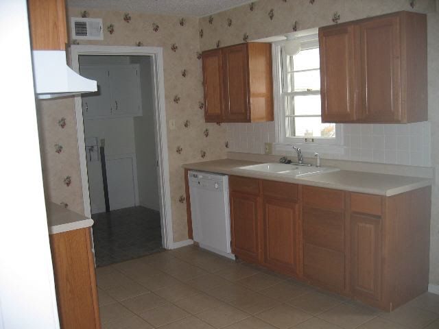 323 W 33rd, Wichita, KS 67217