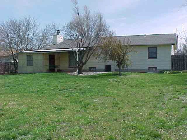527 Meadowlark Ln, Newton, KS 67114