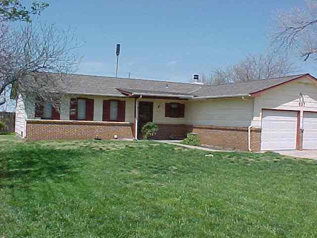 527 Meadowlark Ln, Newton, KS 67114