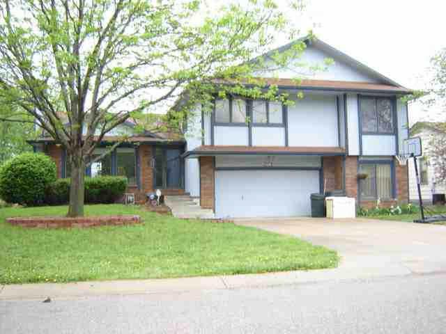 931 Tanglewood Rd, Derby, KS 67037