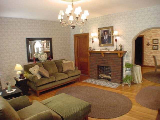 120 E 1st, Newton, KS 67114