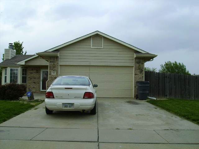 222 E Country Walk, Mulvane, KS 67110