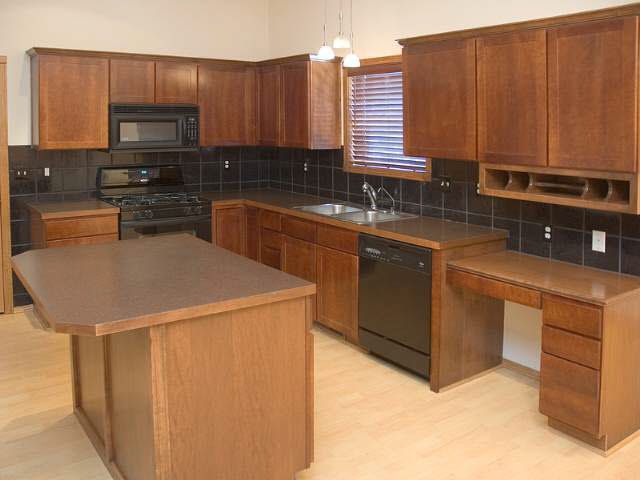 1125 E Rushwood Dr, Derby, KS 67037