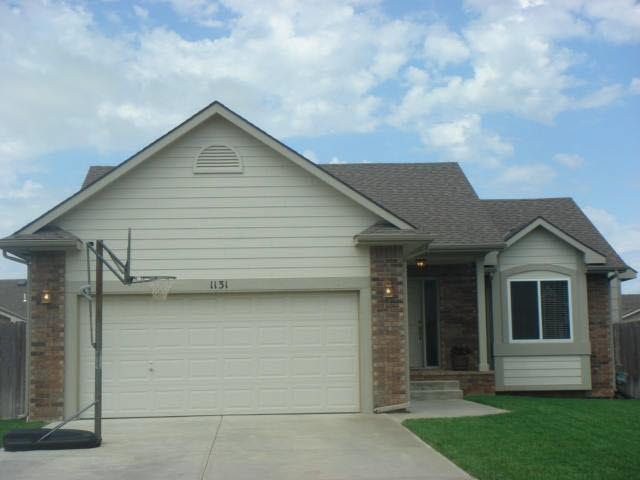 1131 Trail Ridge Dr, Derby, KS 67037