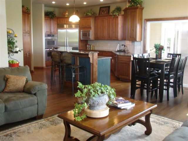 6601 Warren Cir, Wichita, KS 67212