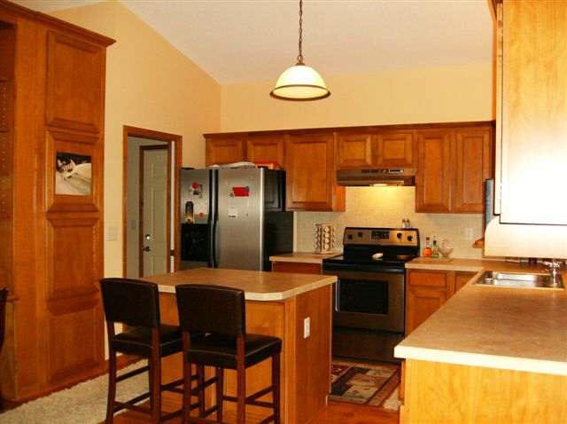 5706 E 49th St, Bel Aire, KS 67220