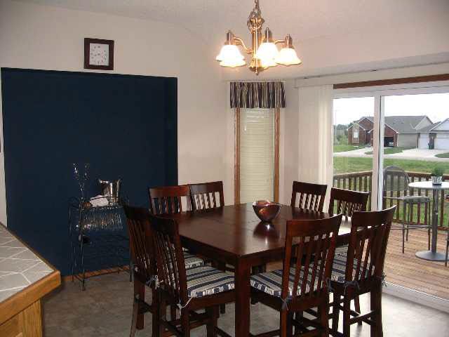 8109 E Old Mill Ct, Wichita, KS 67226