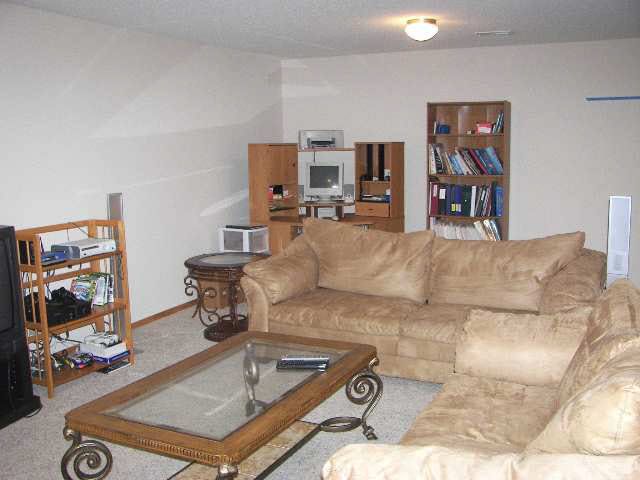 1960 Glen Hills Ct, Derby, KS 67037
