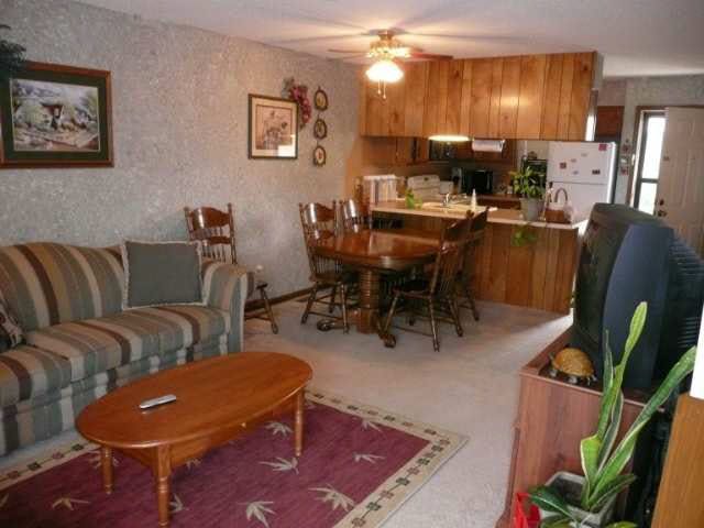 329 E 12th Unit B, Newton, KS 67114