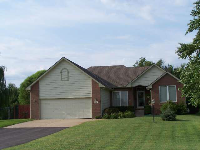 325 E Gordon Bennett, Haysville, KS 67060