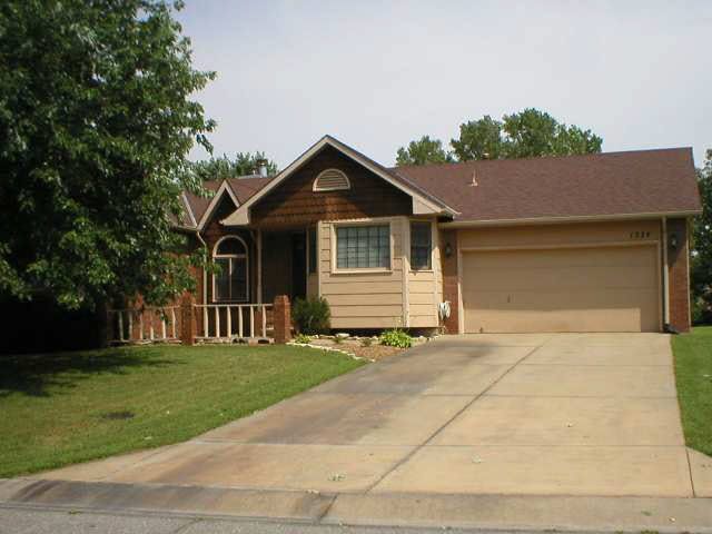 1324 E Warren Ave, Derby, KS 67037