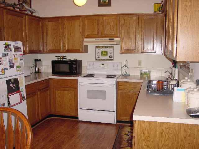 13 Miles Ct, Valley Center, KS 67147