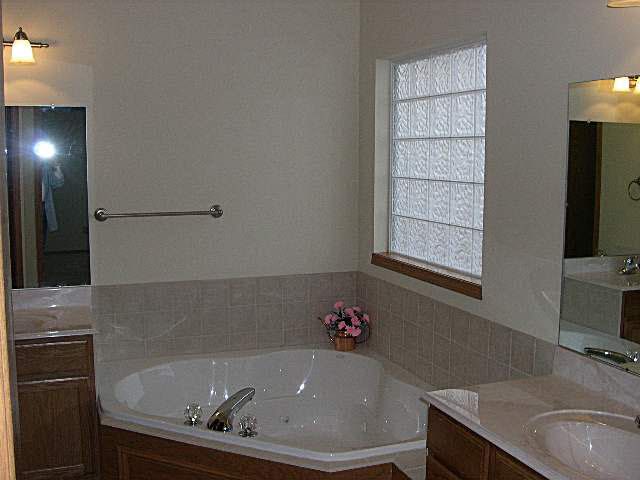 402 Fox Rn, Mulvane, KS 67110