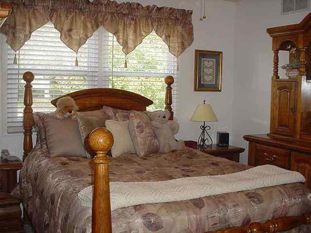 5731 E 39th St, Bel Aire, KS 67220