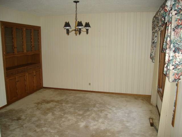 301 Rolling Hills Dr, Newton, KS 67114