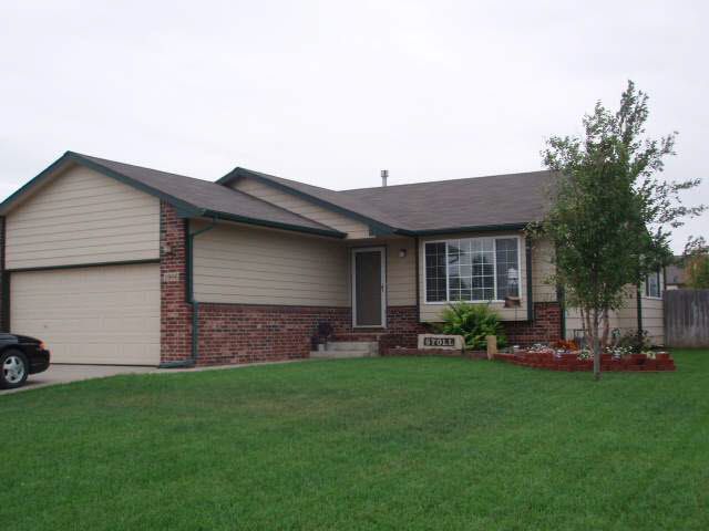 1906 Sunset Ct, Goddard, KS 67052