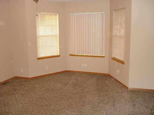 203 Country Walk, Mulvane, KS 67110