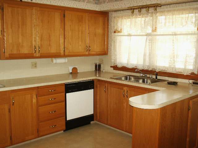 923 N Plum, Newton, KS 67114