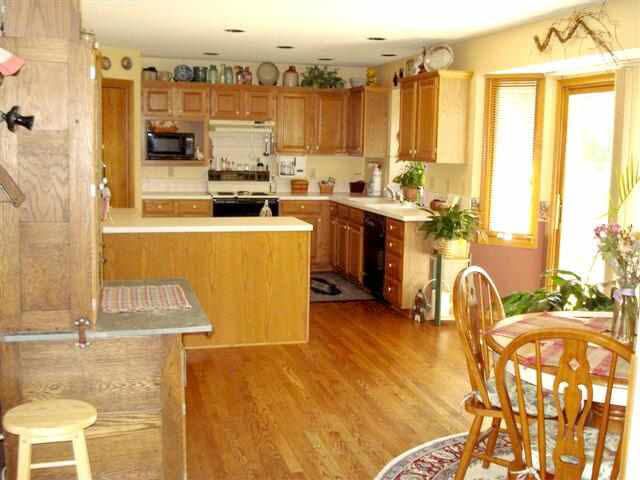 211 Dogwood Ct, Andover, KS 67002