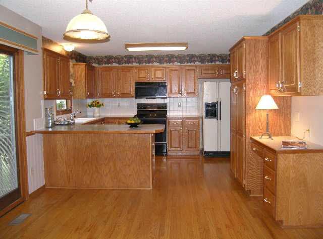 713 S Mockingbird Ln, Derby, KS 67037