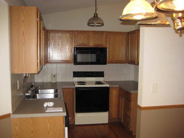 226 E Country Walk, Mulvane, KS 67110