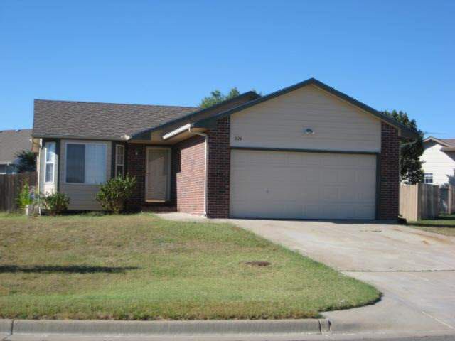 226 E Country Walk, Mulvane, KS 67110