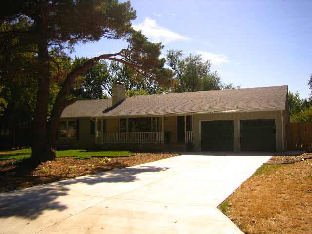 17 E Lynwood, Eastborough, KS 67207