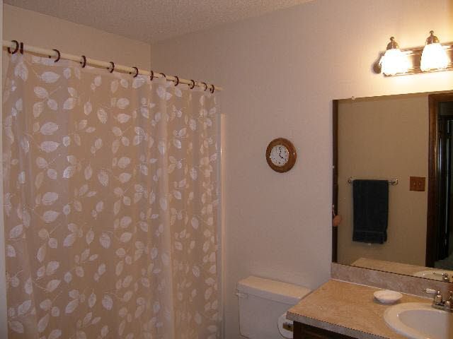 1124 S Meadowhaven, Derby, KS 67037